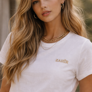 ZAHIR Essential Tee – Arena Blanca